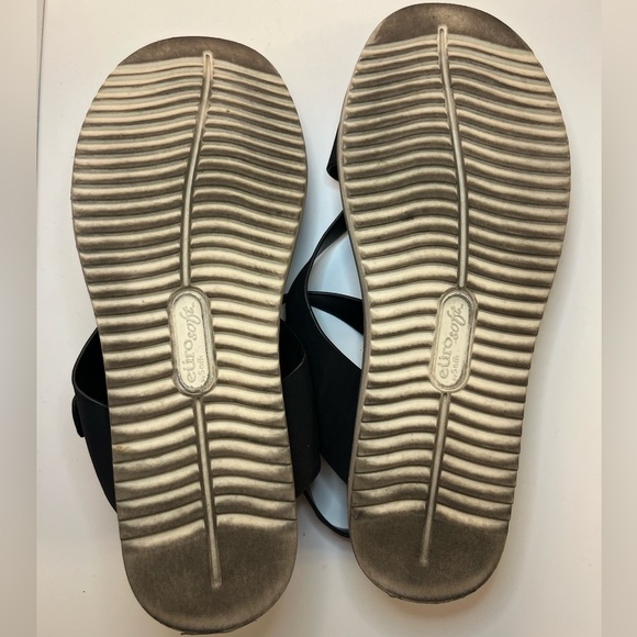 Eurosoft by Sofft Women's Gianetta Flat Sandal - Black - Picture 16 of 16